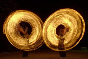 schloss-auerbach-feuerwerk-feuershow-innenhof-flammen