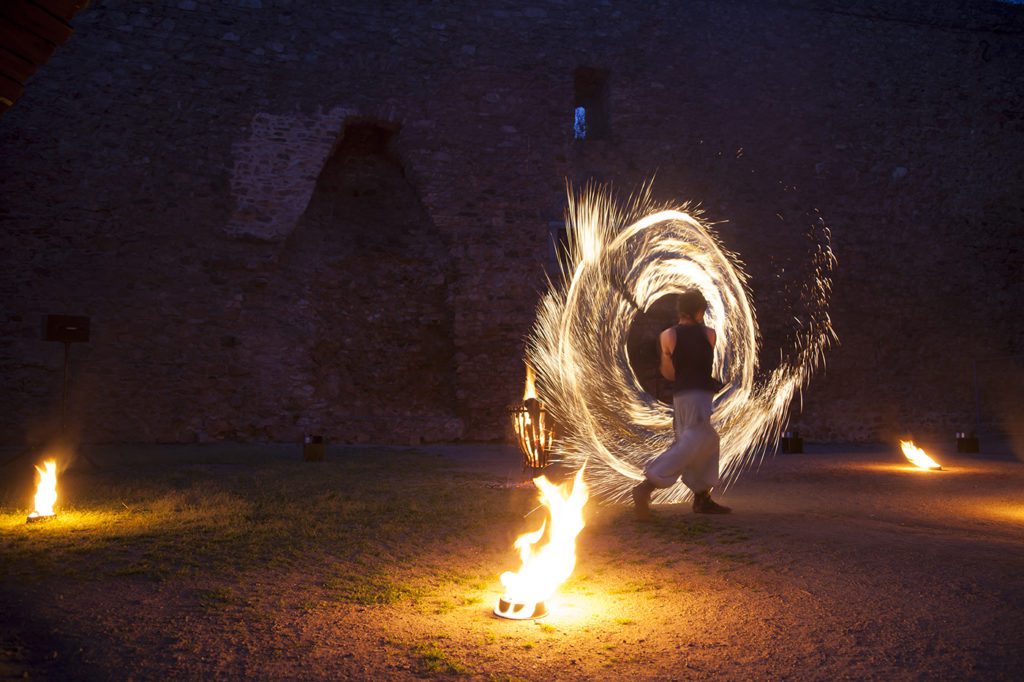 schloss-auerbach-feuerwerk-feuershow-tanz-der-flammen