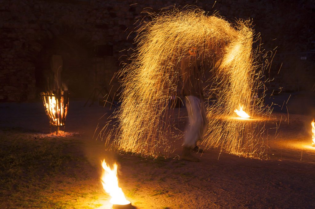 schloss-auerbach-feuerwerk-feuershow-tanz-der-flammen