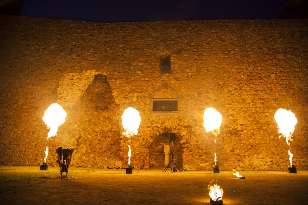 schloss-auerbach-feuerwerk-feuershow-tanz-der-flammen