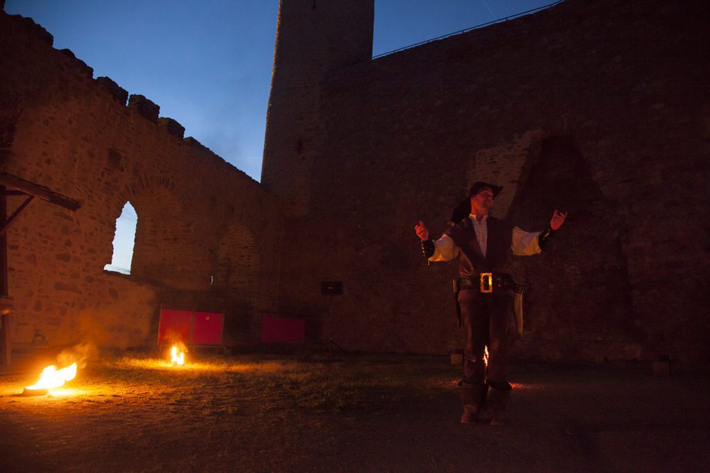 schloss-auerbach-feuerwerk-feuershow-tanz-der-flammen