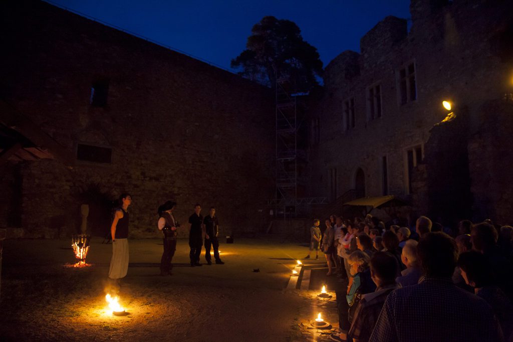 schloss-auerbach-feuerwerk-feuershow-tanz-der-flammen