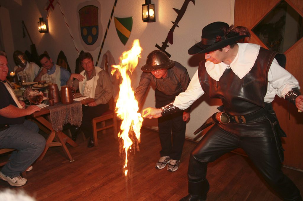 schloss-auerbach-rittermahl-truthahn-herold-spektakel-giftprobe