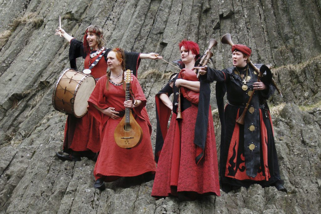 schloss-auerbach-schlossfest-mittelalter-markt-ritterturnier-rittermahl-schwertkampf-musikanten