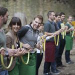 schloss-auerbach-teamspiele-outdoor-bogenschießen-armbrust-hufeisen-rahmfleck-blindlauf-segway-wasserschleuse