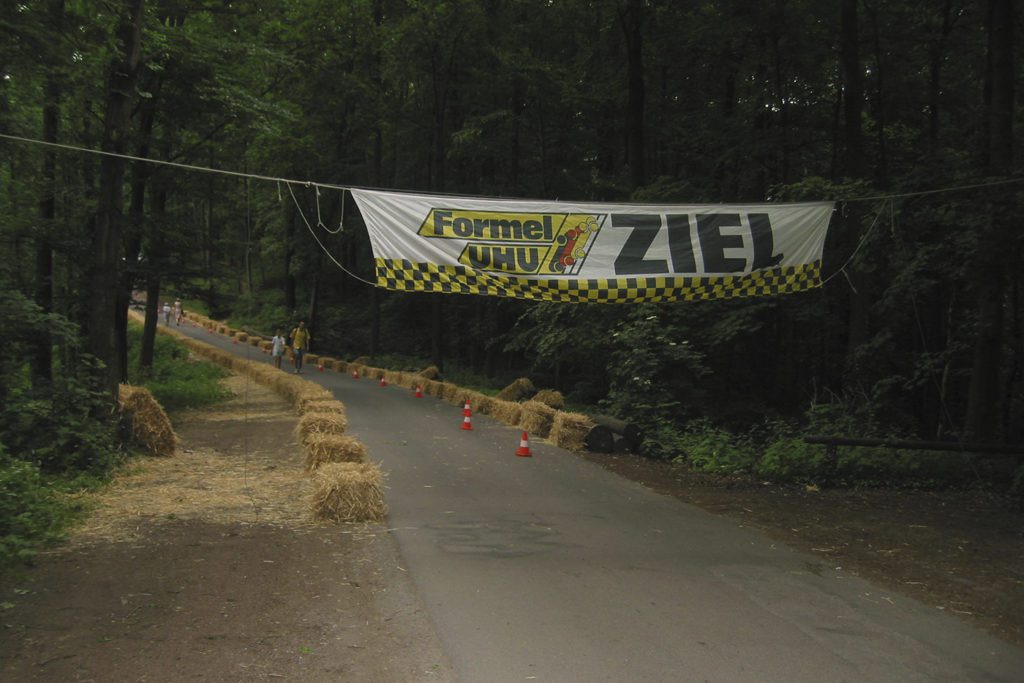 schloss-auerbach-teamspiele-seifenkisten-rennen