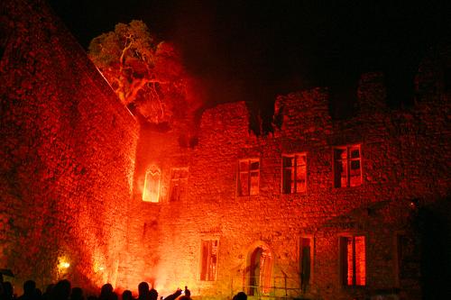 innenhof rotbeleuchtet